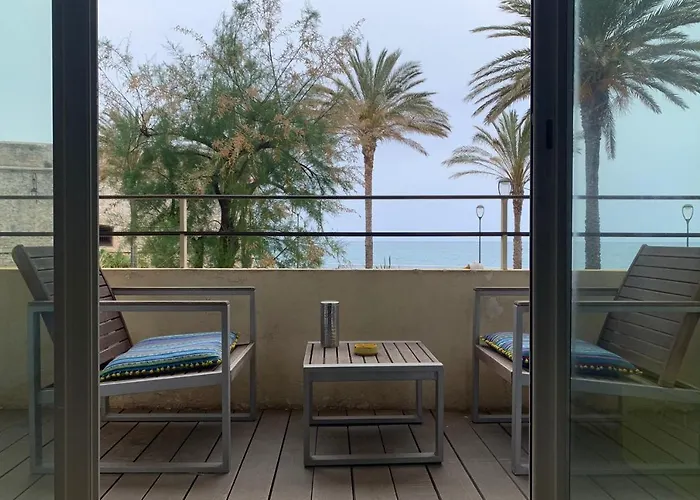 Fully Equipped Beachfront Studio In The Heart Of The City Center Bd Leclerc