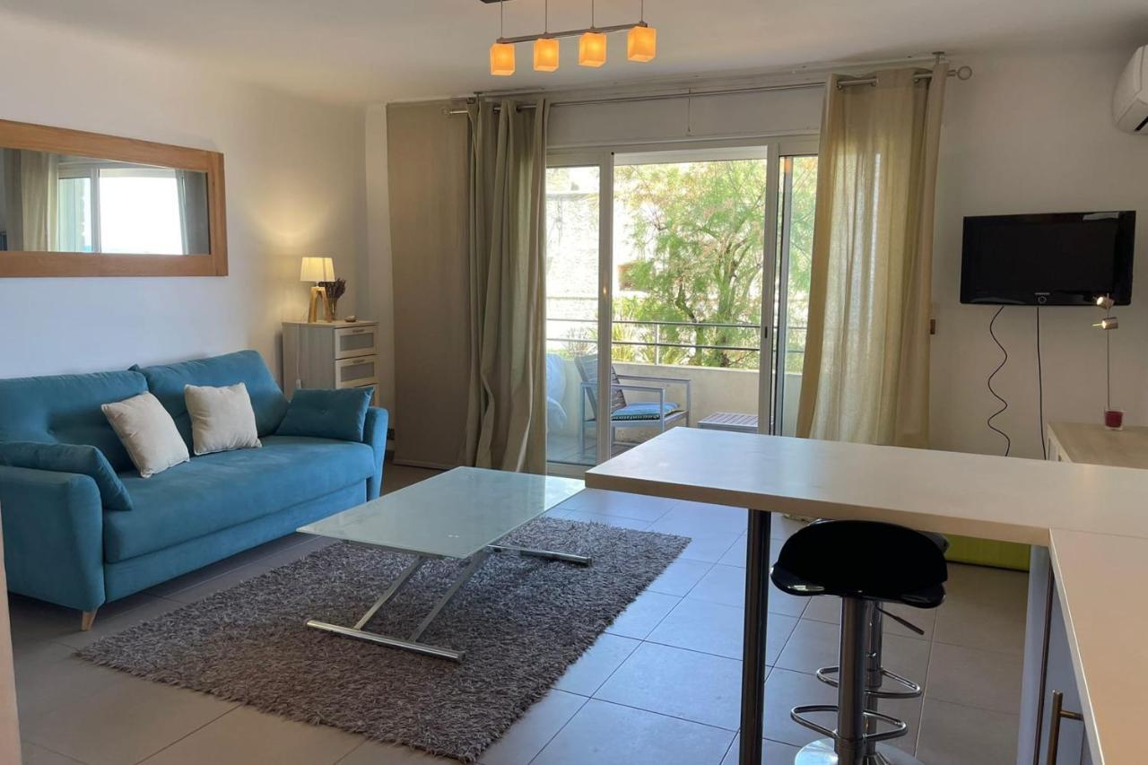 Fully Equipped Beachfront In The Heart Of The Center *